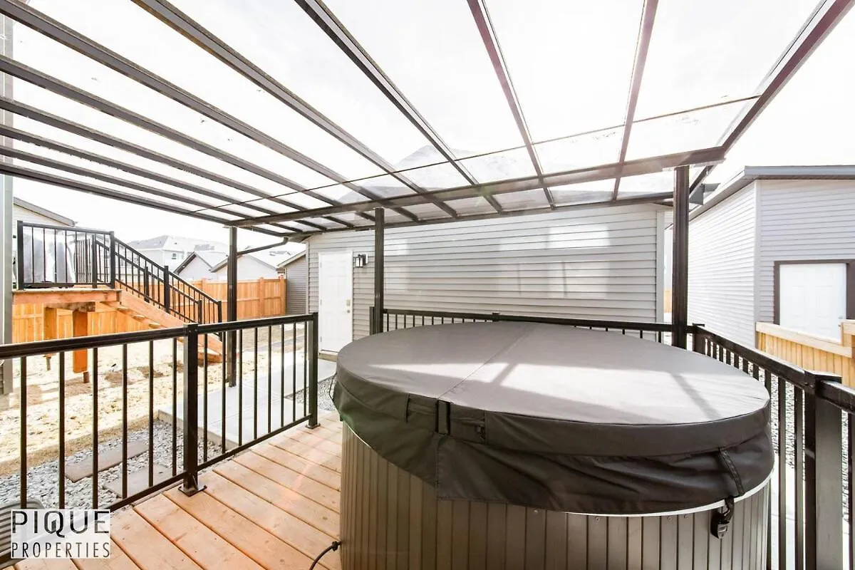 埃德蒙顿New-Luxury 6Br Retreat-Hot Tub-Kingbed-Ev Charger公寓 公寓 埃德蒙顿