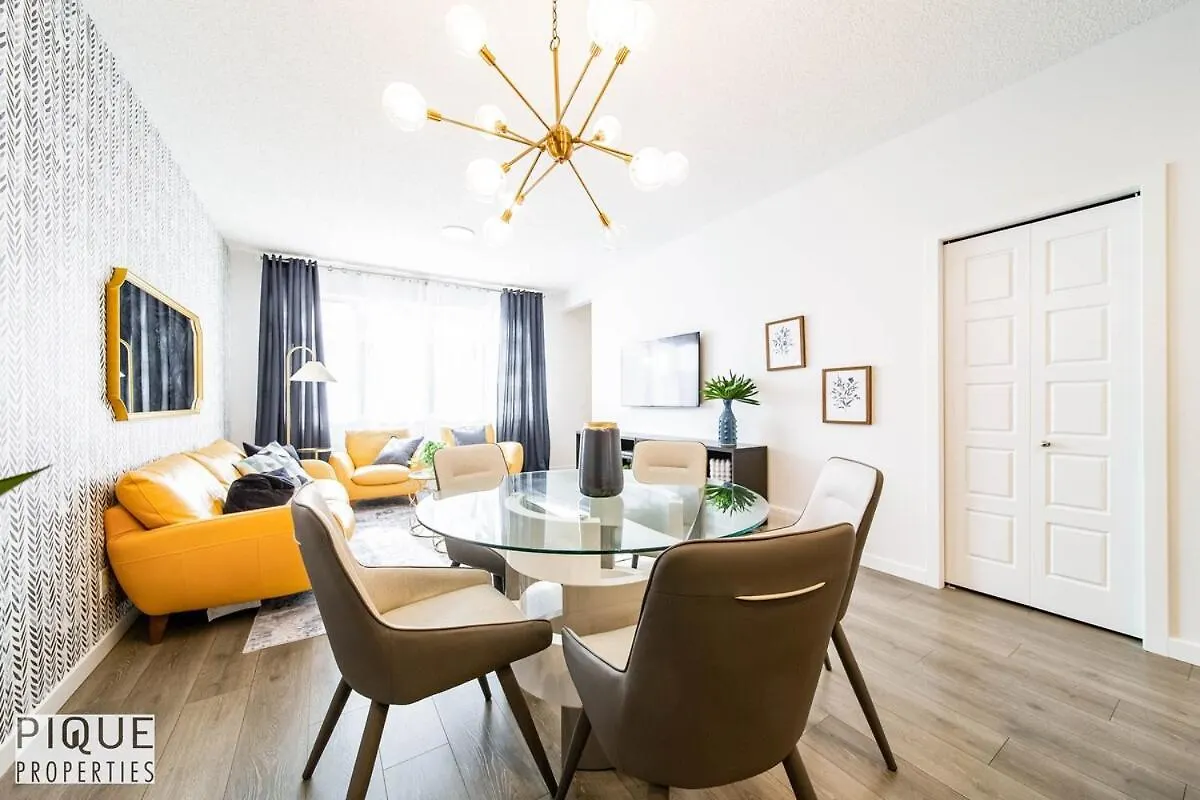 公寓 埃德蒙顿New-Luxury 6Br Retreat-Hot Tub-Kingbed-Ev Charger公寓 加拿大