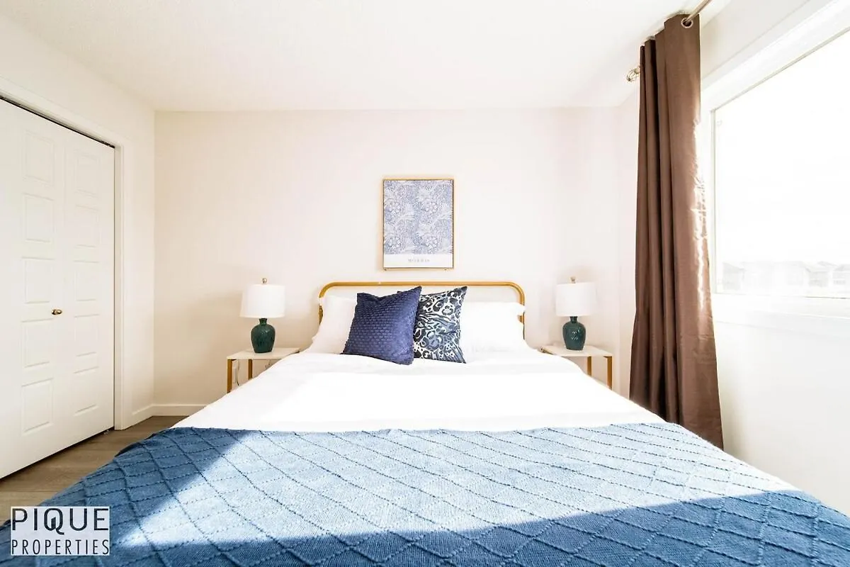 埃德蒙顿New-Luxury 6Br Retreat-Hot Tub-Kingbed-Ev Charger公寓 公寓