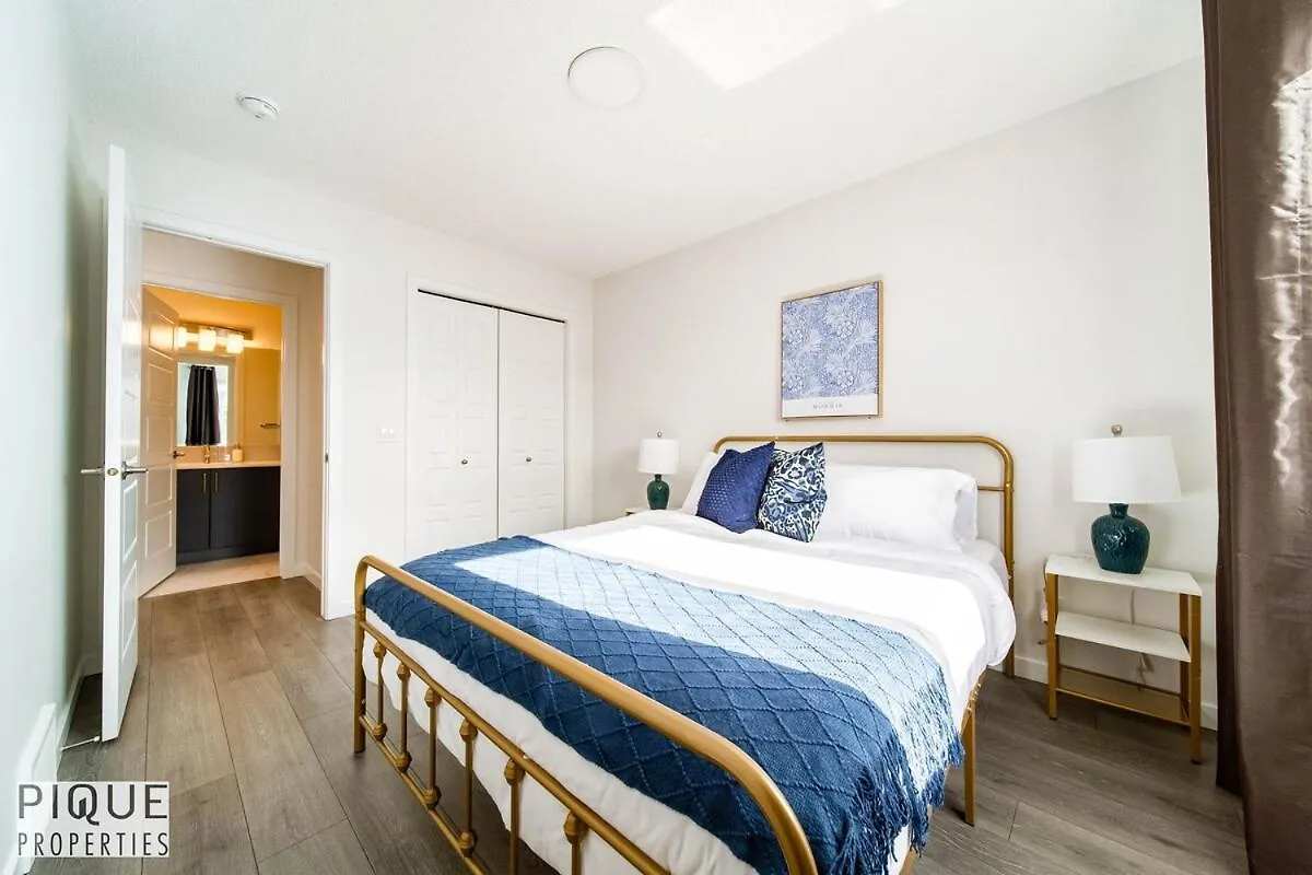 埃德蒙顿New-Luxury 6Br Retreat-Hot Tub-Kingbed-Ev Charger公寓 0*, 埃德蒙顿 加拿大