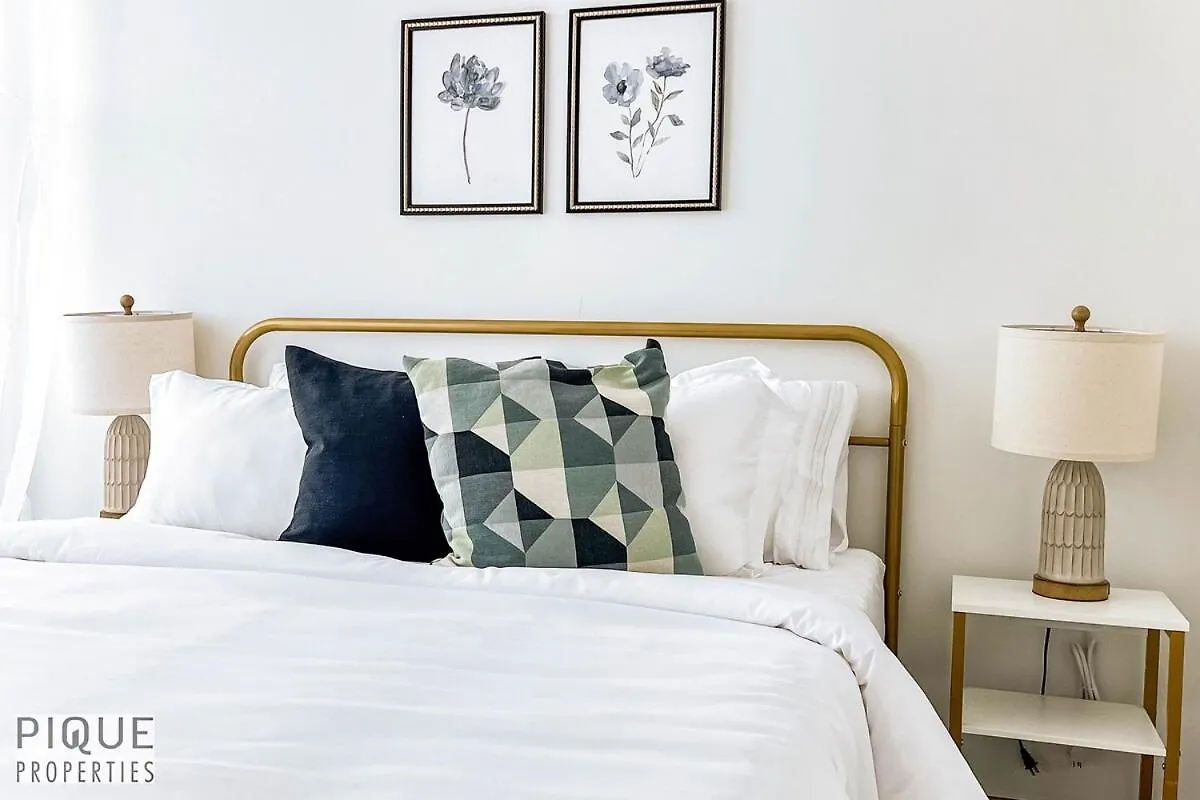 埃德蒙顿New-Luxury 6Br Retreat-Hot Tub-Kingbed-Ev Charger公寓