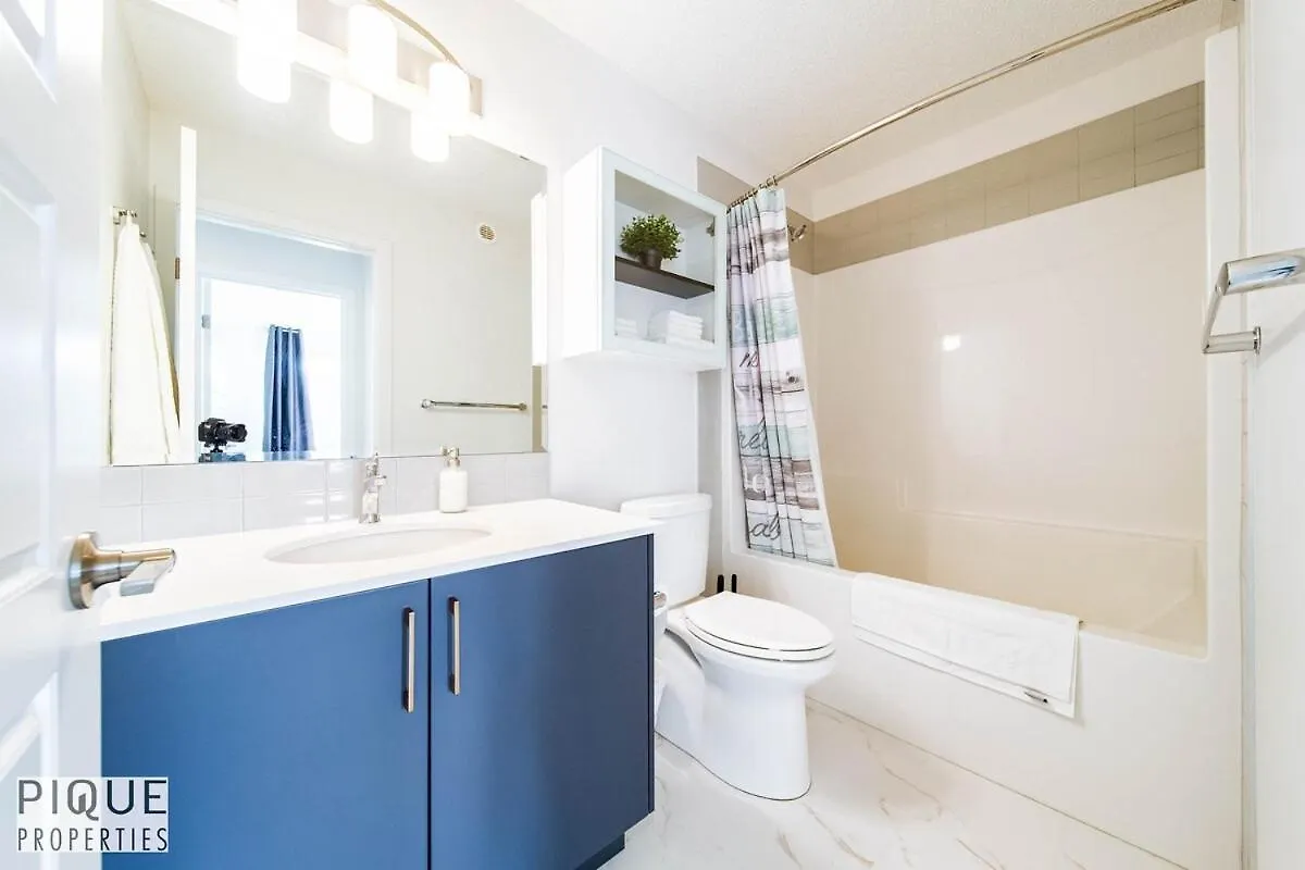 公寓 埃德蒙顿New-Luxury 6Br Retreat-Hot Tub-Kingbed-Ev Charger公寓