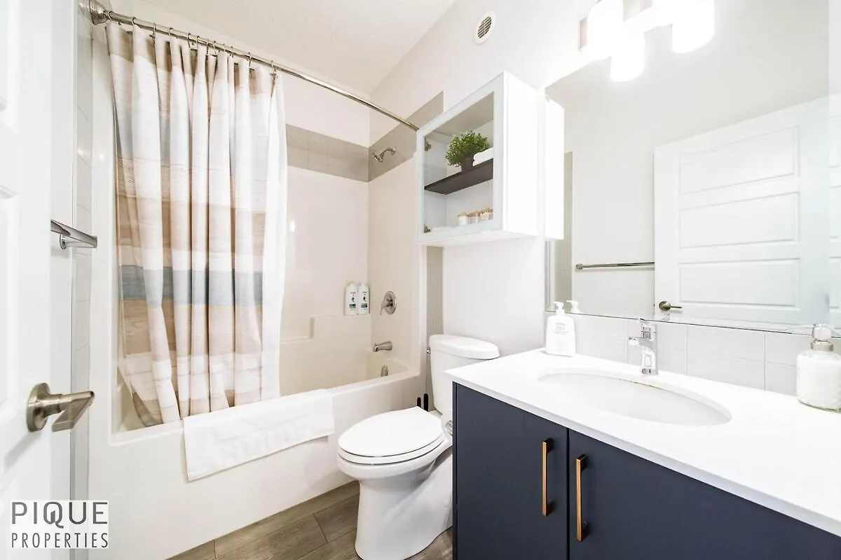 埃德蒙顿New-Luxury 6Br Retreat-Hot Tub-Kingbed-Ev Charger公寓