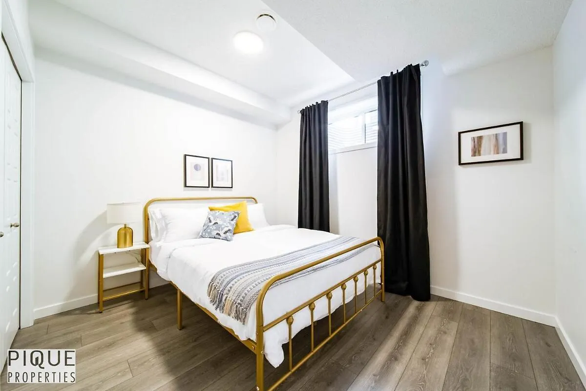 公寓 埃德蒙顿New-Luxury 6Br Retreat-Hot Tub-Kingbed-Ev Charger公寓