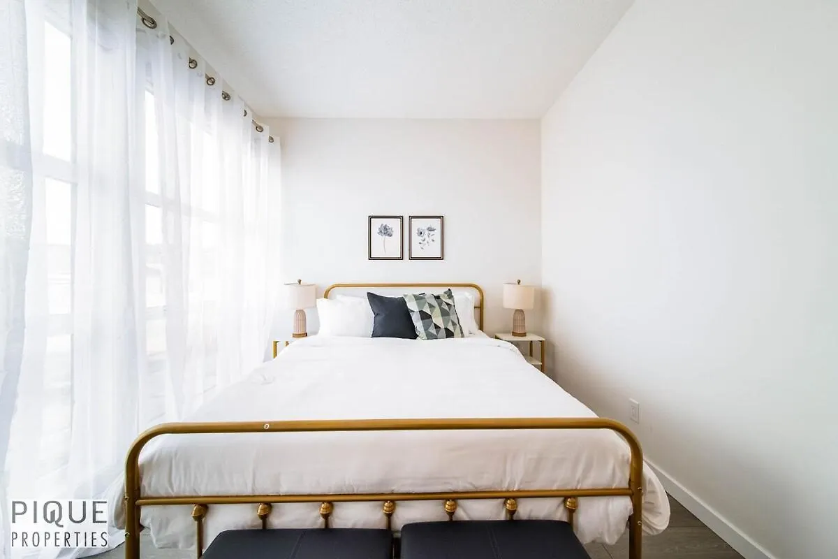 埃德蒙顿New-Luxury 6Br Retreat-Hot Tub-Kingbed-Ev Charger公寓